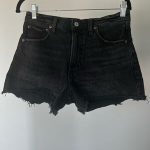 Abercrombie, high rise, relaxed 90’s cutoffs. size 6